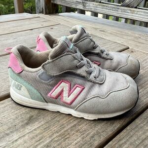 New Balance sneakers for toddler - size 9 - play condition